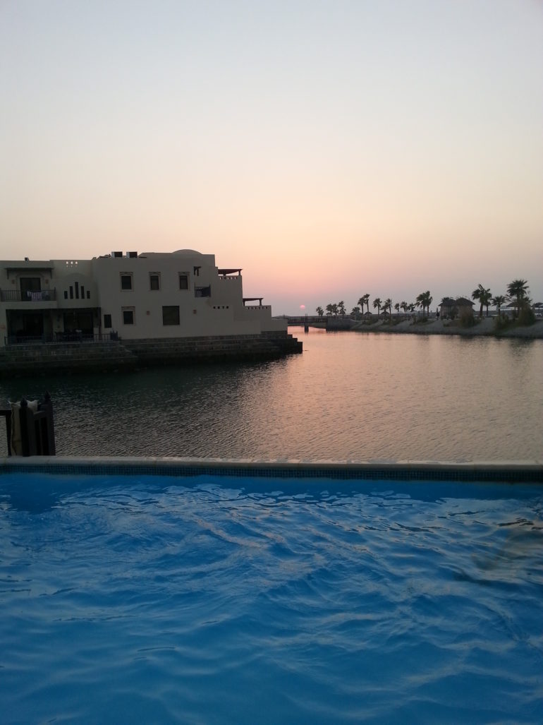 Sonnenuntergang am Pool